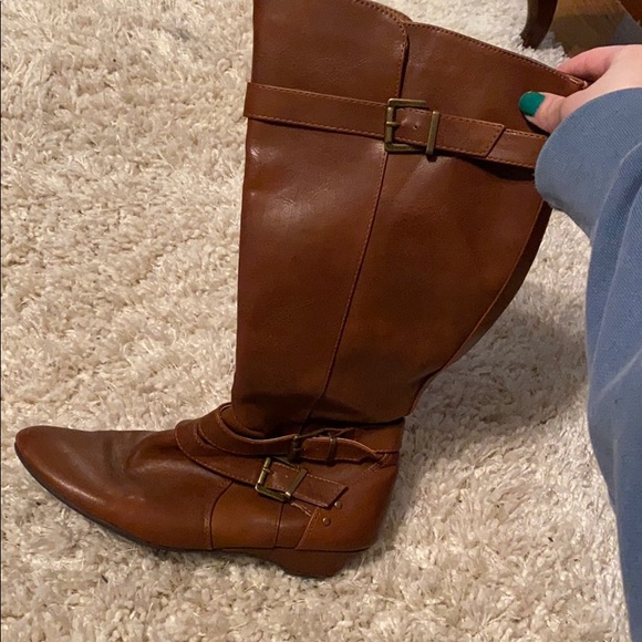 Super cute barely worn boots! - Picture 2 of 3